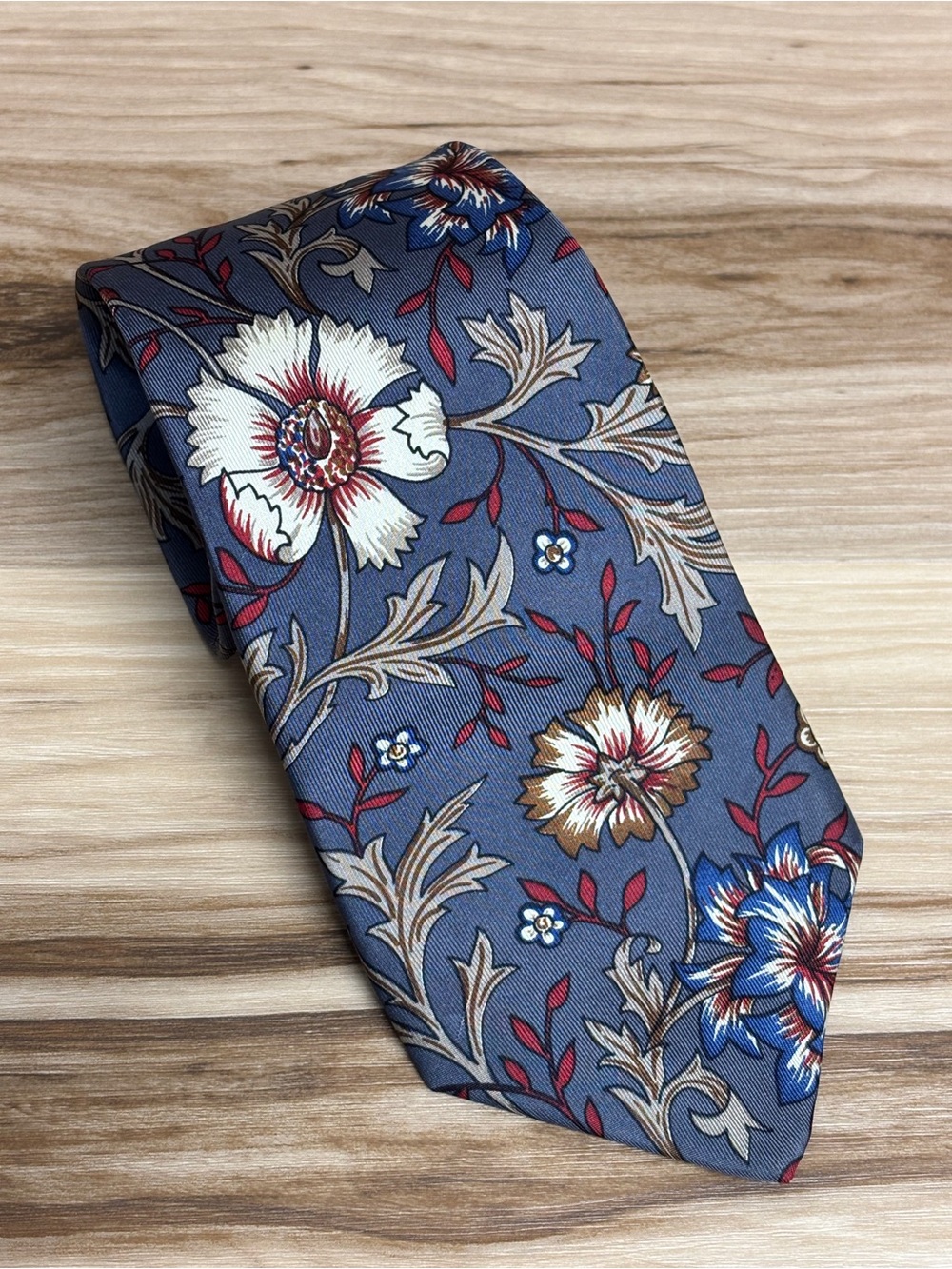 Oscar de la Renta silk floral slate gray tie 
59” by 3.5”
